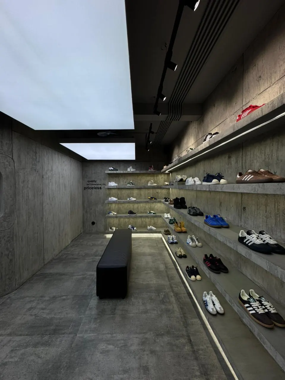 AG 481 store interior