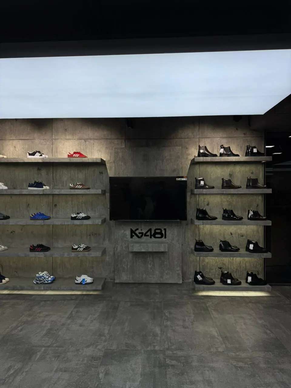 AG 481 store interior